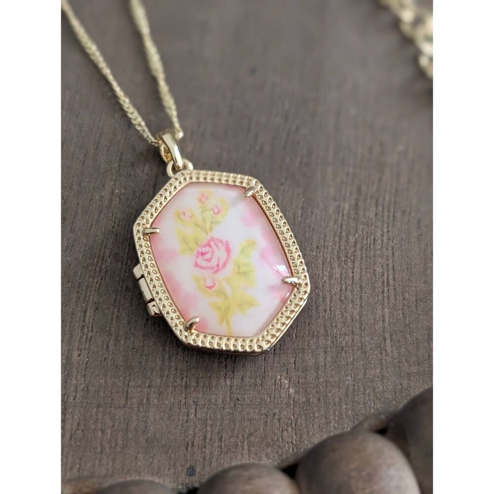 *NWOT KENDRA SCOTT x LOVE SHACK FANCY Daphne Pink Yellow Floral Locket Necklace - Picture 2 of 5